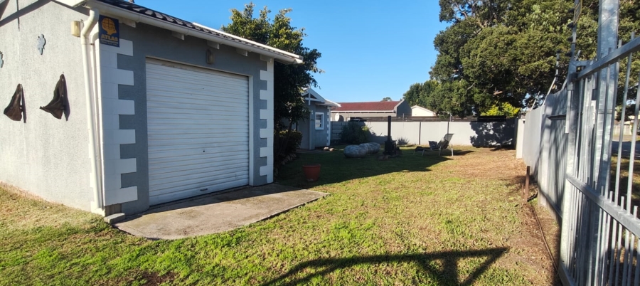 To Let 3 Bedroom Property for Rent in Overbaakens Eastern Cape